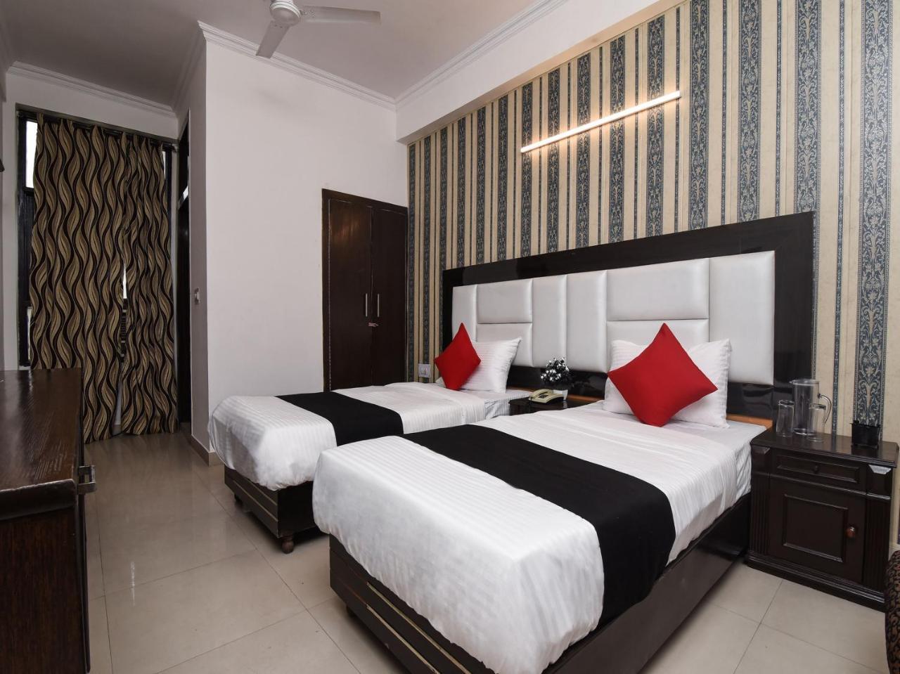 Capital O 16676 Near Noida City Center Exterior photo