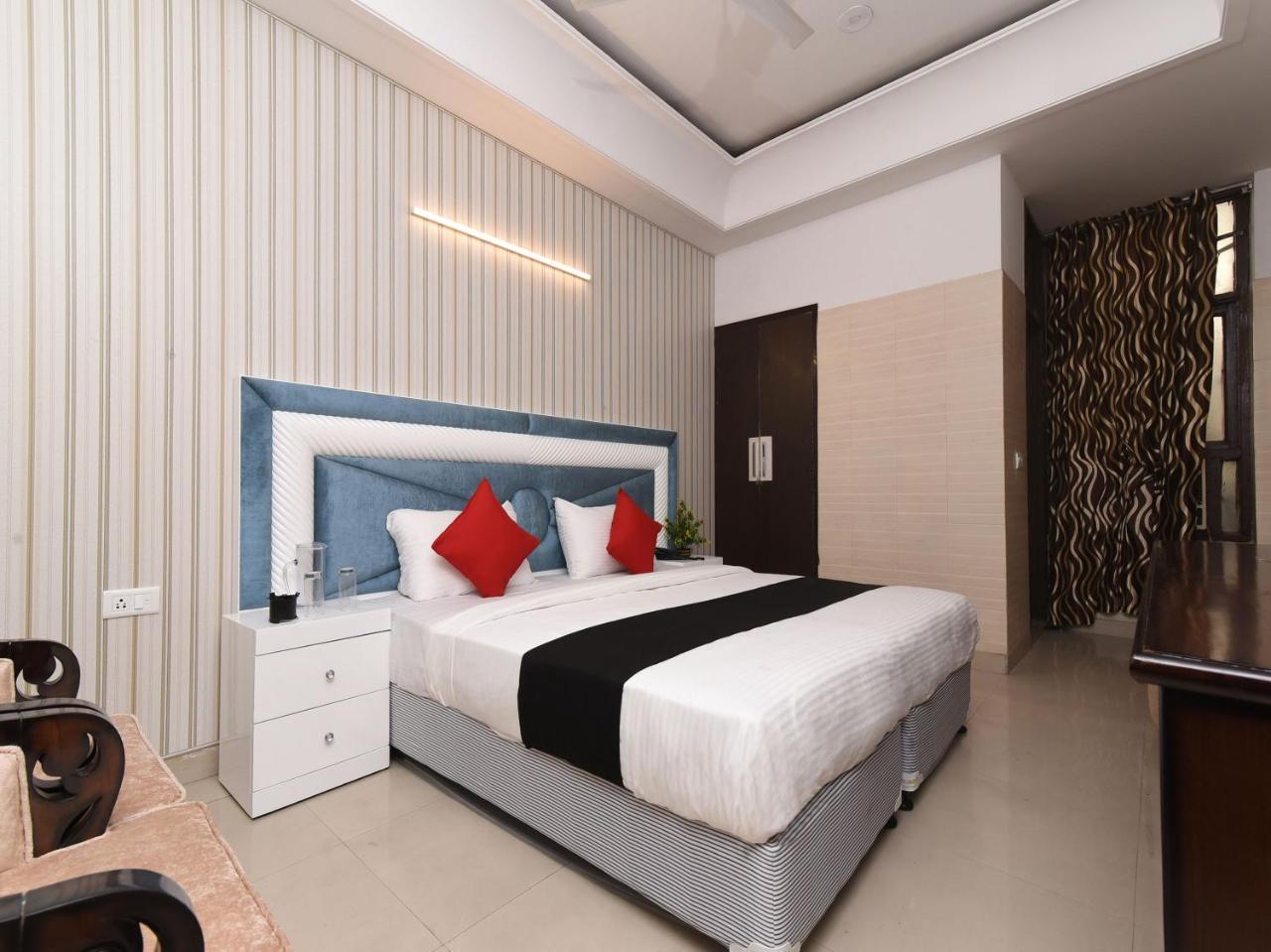 Capital O 16676 Near Noida City Center Exterior photo